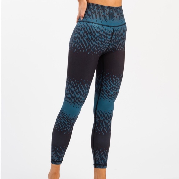 Zyia Pants - NWT Zyia Grid Light N Tight 7/8